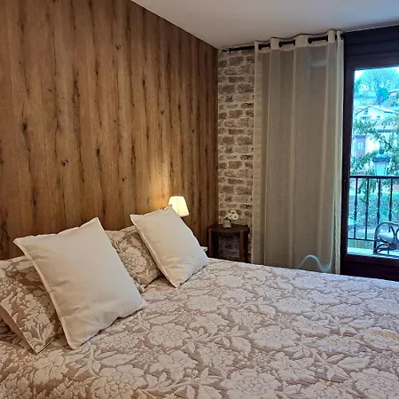 Con Terraza Al Puente شقة Onís